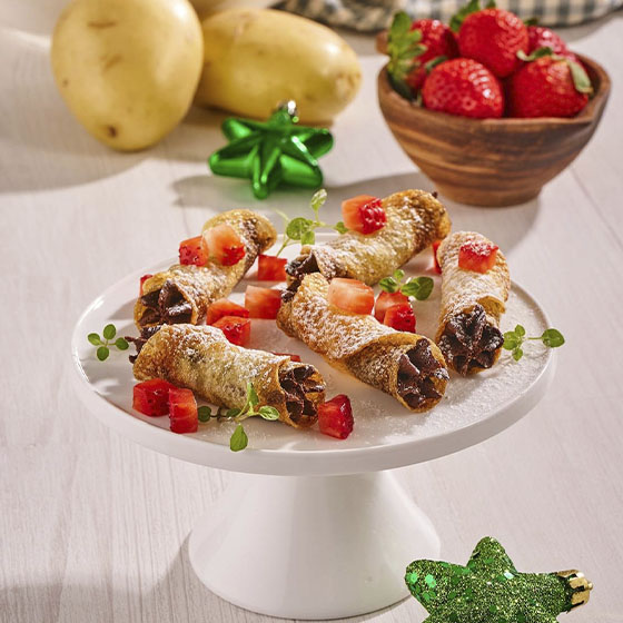 Cannoli de Papa Relleno de Crema de Chocolate con Fresas