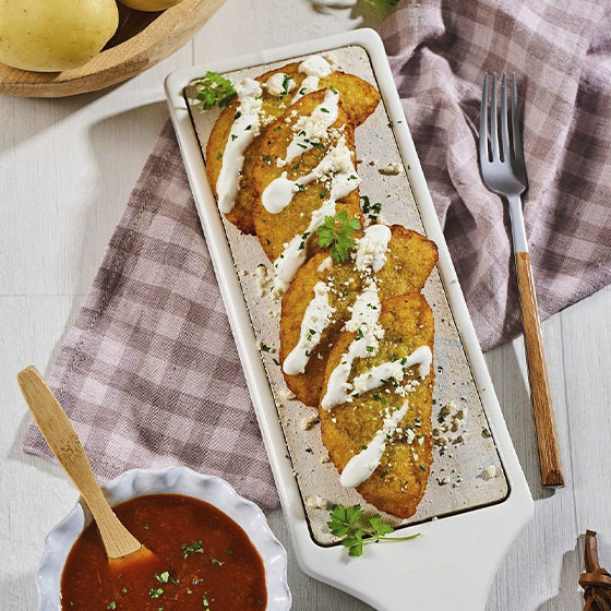 Dobladitas de Papa con Plátano Macho Rellenas de Frijol