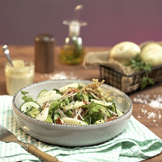 Ensalada de Papa con Berros, Salmon, Pepino, Aguacate, y Ajonjoli con Aderezo de Cacahuate.